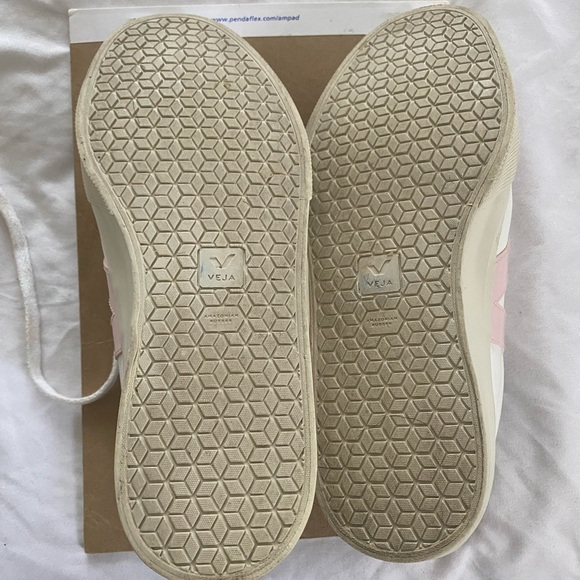 Veja Women's Cream Sneakers - Picture 5 of 5